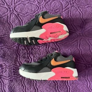 Toddler girls Nike air max size 7